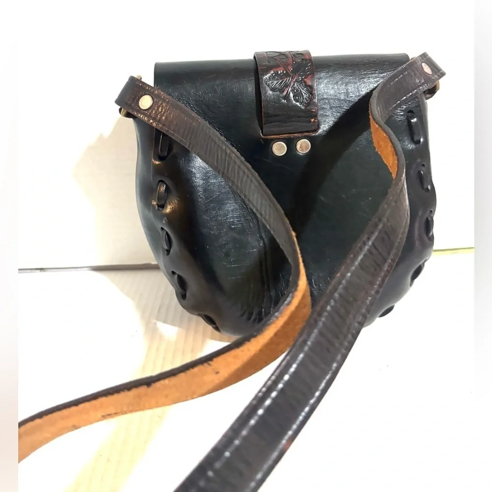 Vintage Elegant Black Leather Shoulder/ crossbody Bag